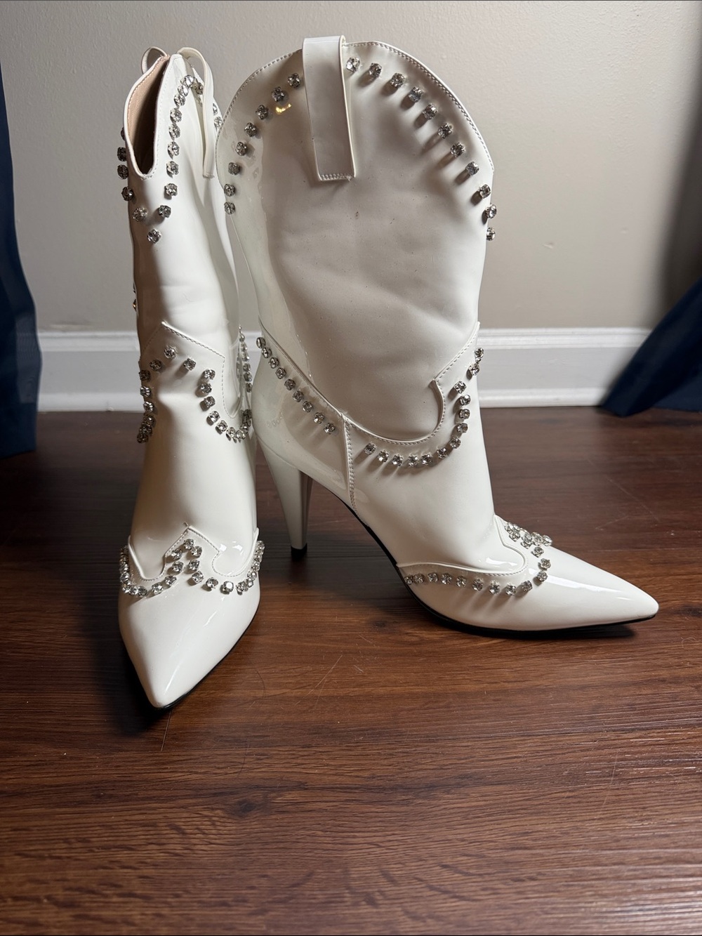 Azalea Wang Official Freida White Cowboy Boots - Picture 2 of 9
